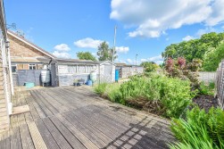Woodview Road, Cam