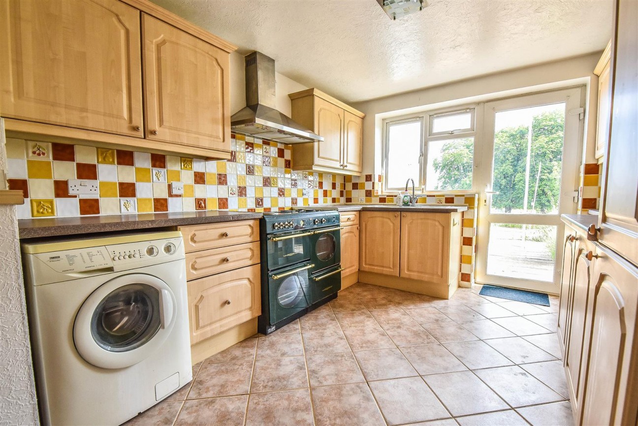 Woodview Road, Cam