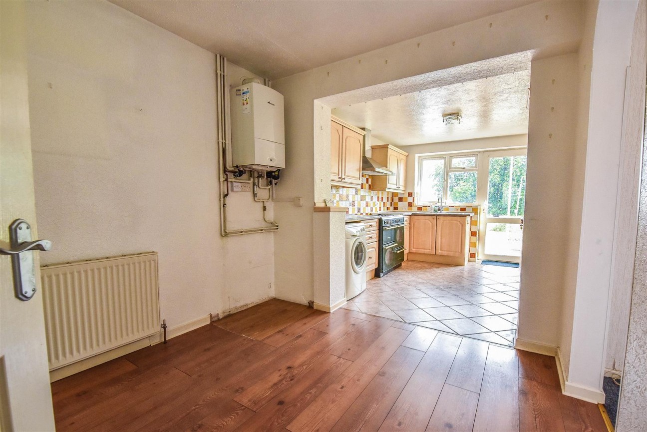 Woodview Road, Cam
