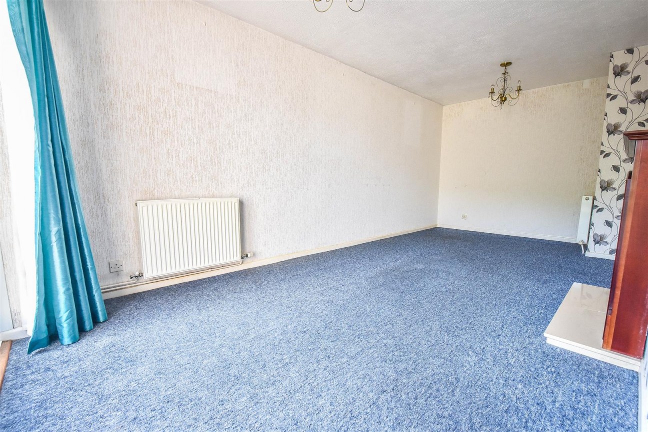 Woodview Road, Cam