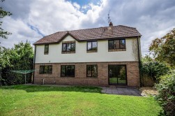 18 Court House Gardens, Cam