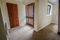 18 Court House Gardens, Cam