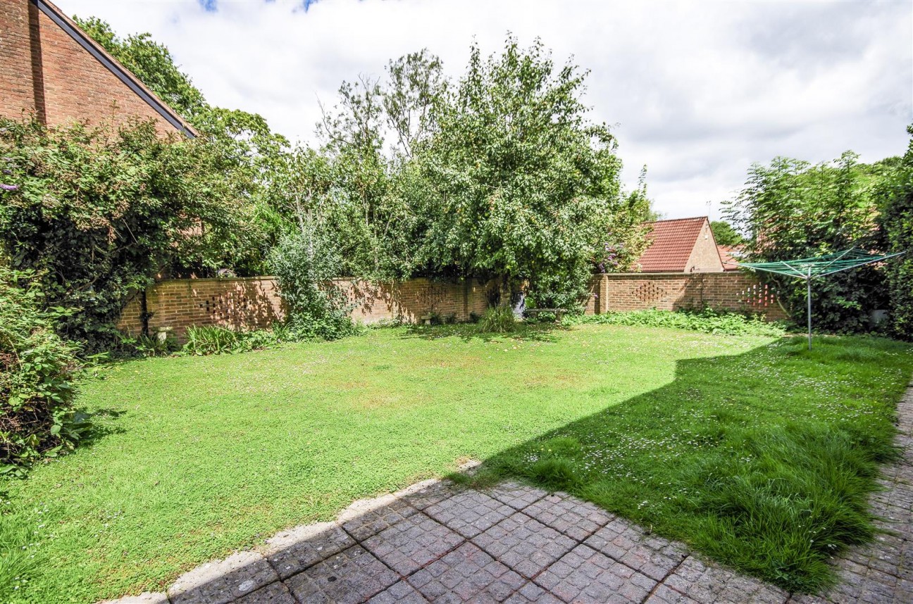 18 Court House Gardens, Cam