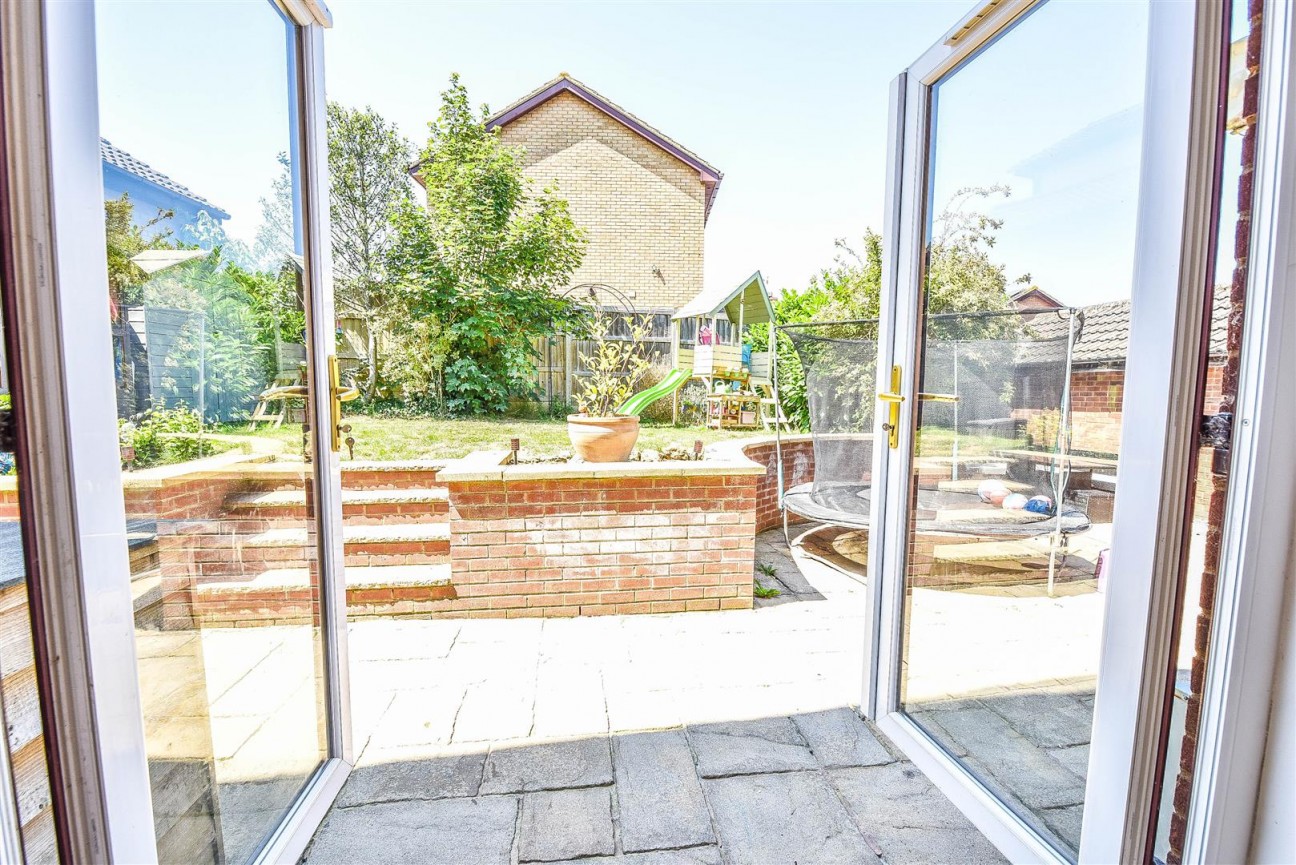 St Bartholomews Close, Cam