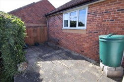 Orchard Close, Cam