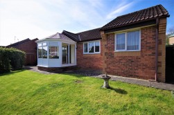 Orchard Close, Cam
