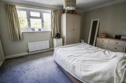 Orchard Close, Cam