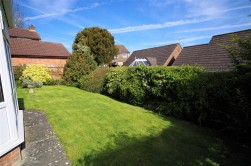 Orchard Close, Cam