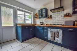 Tilnor Crescent, Norman Hill, Cam