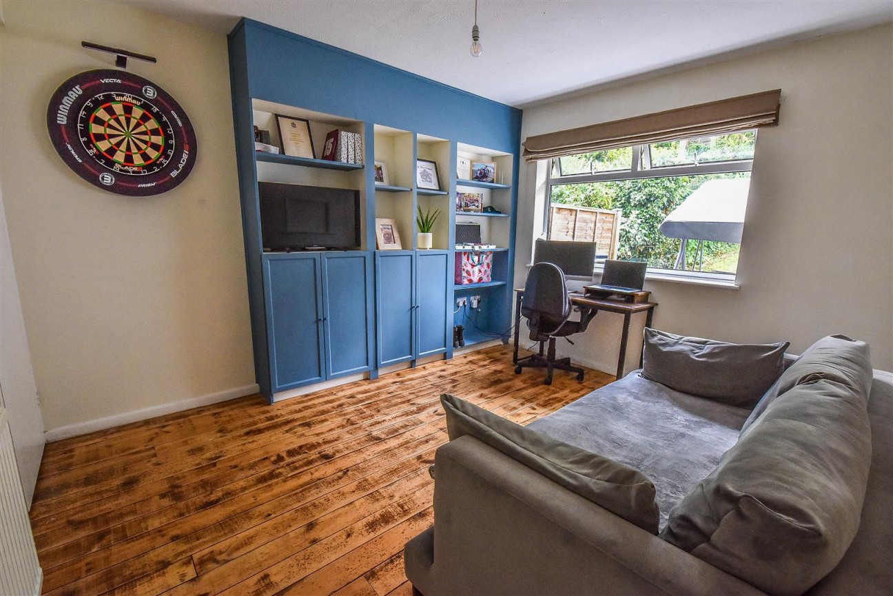 Tilnor Crescent, Norman Hill, Cam