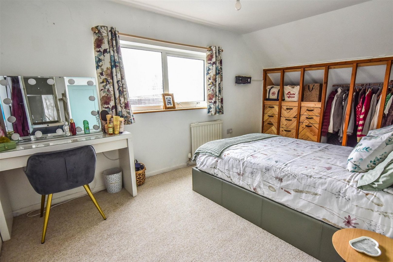 Tilnor Crescent, Norman Hill, Cam