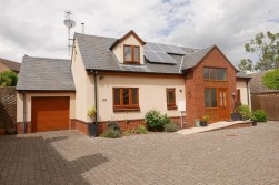 Woodend Lane, Cam, Dursley
