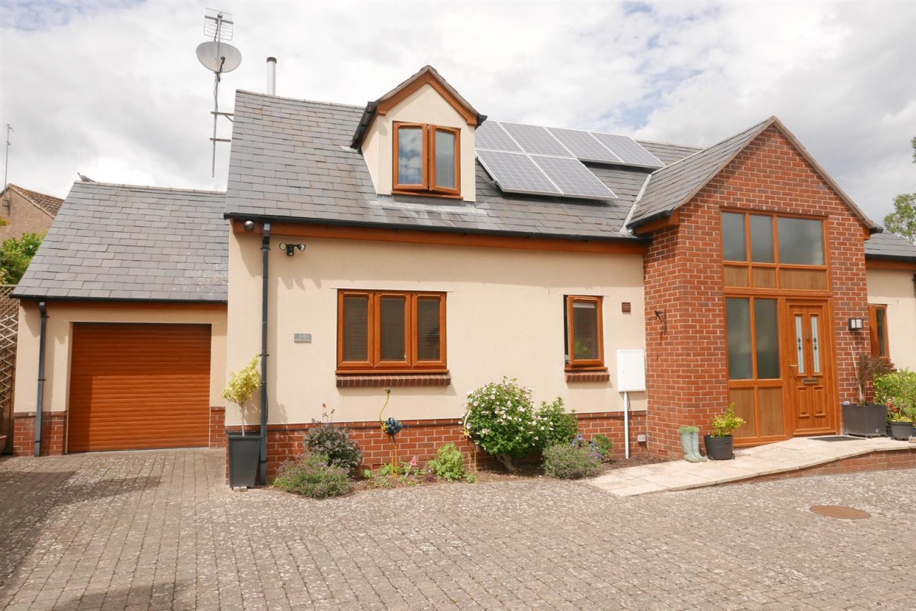 Woodend Lane, Cam, Dursley