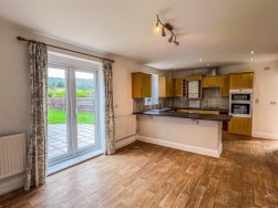 Third Avenue, Dursley