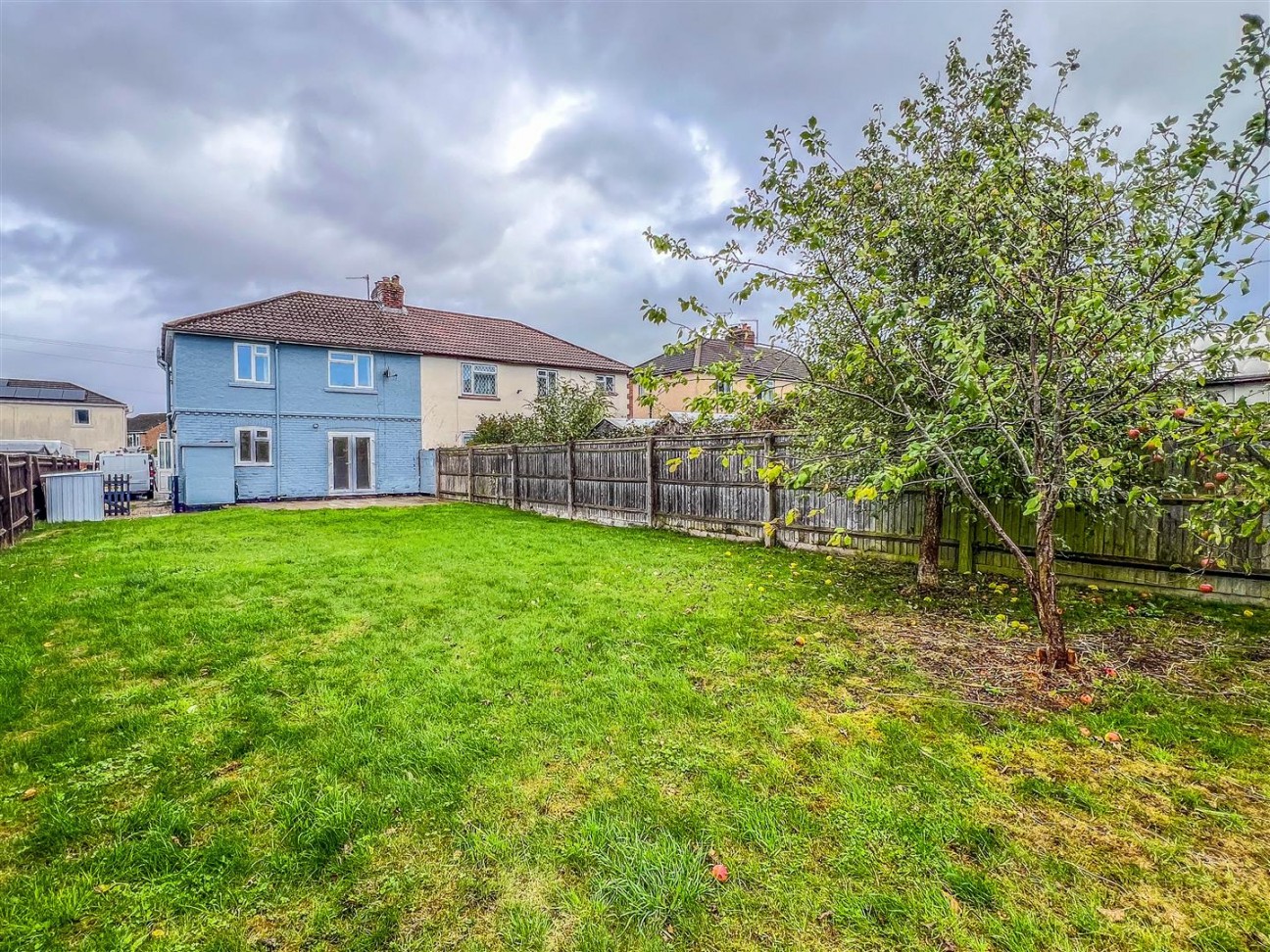 Third Avenue, Dursley