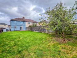 Third Avenue, Dursley