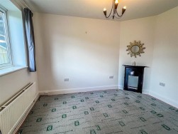 Third Avenue, Dursley