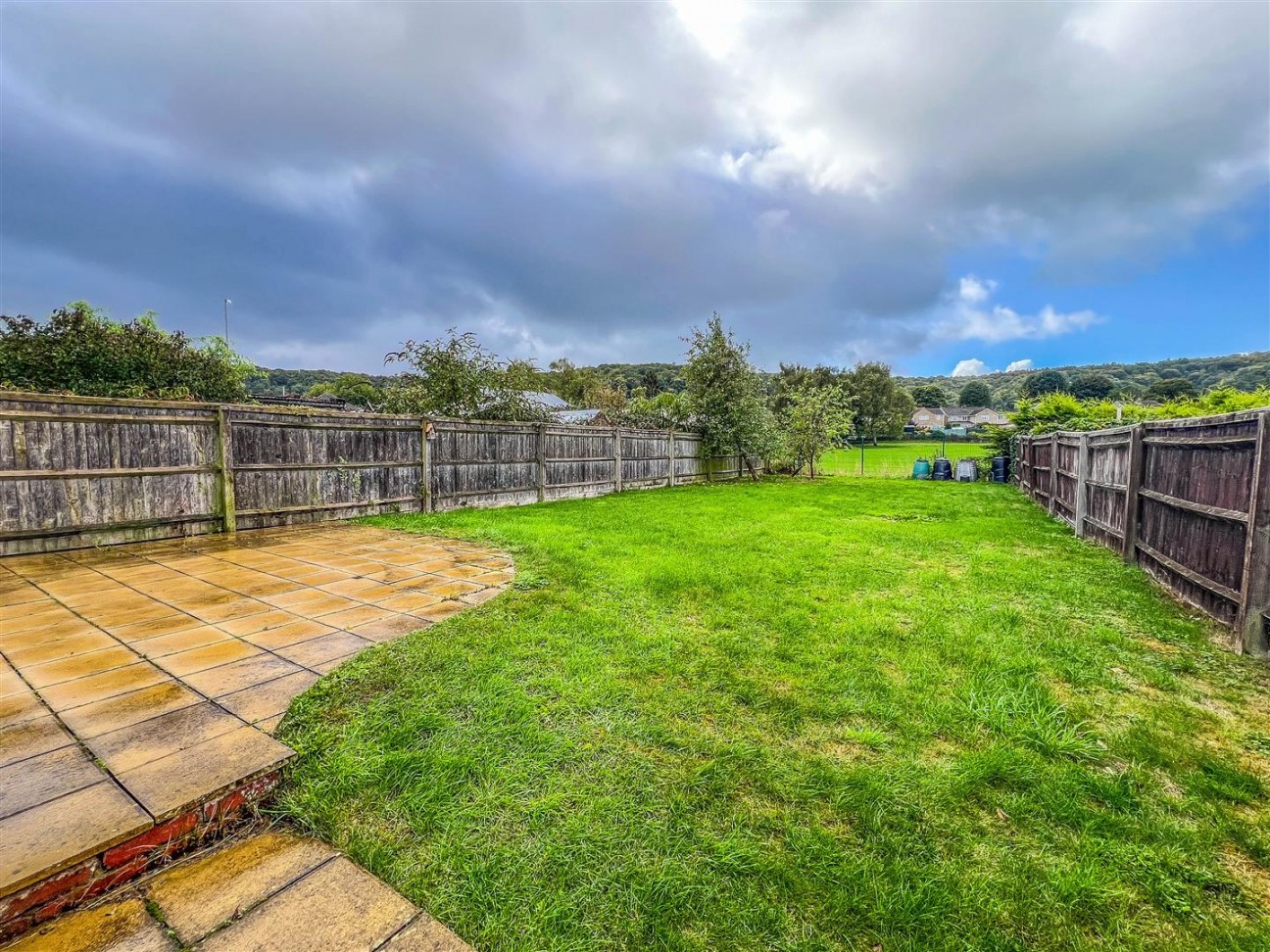Third Avenue, Dursley