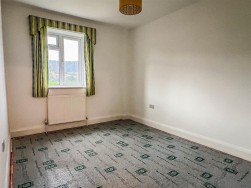 Third Avenue, Dursley