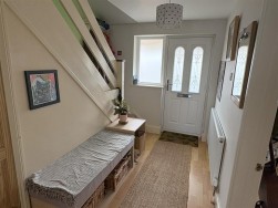 Yellow Hundred Close, Dursley