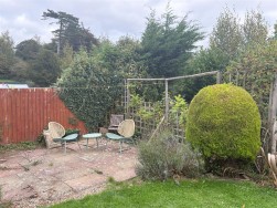 Yellow Hundred Close, Dursley