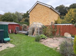 Yellow Hundred Close, Dursley