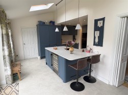 Yellow Hundred Close, Dursley
