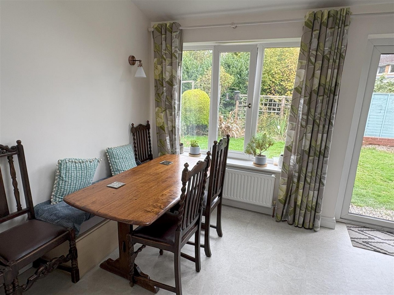 Yellow Hundred Close, Dursley