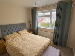 Yellow Hundred Close, Dursley