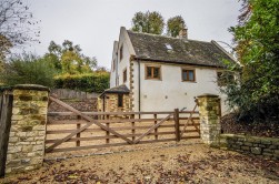 The Street, Stinchcombe