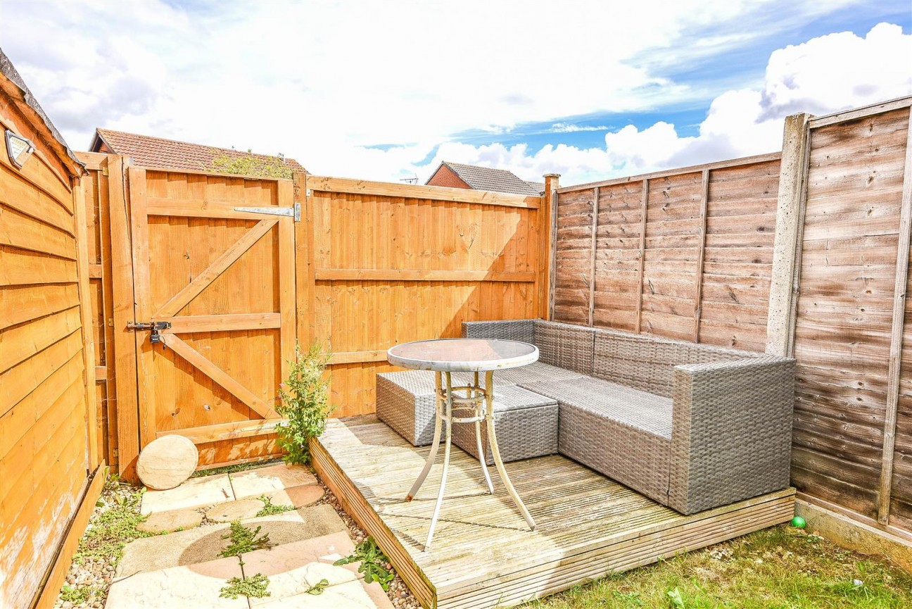 Larkrise, Cam, Dursley