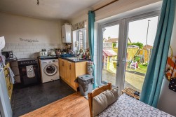 Larkrise, Cam, Dursley