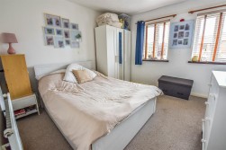 Larkrise, Cam, Dursley