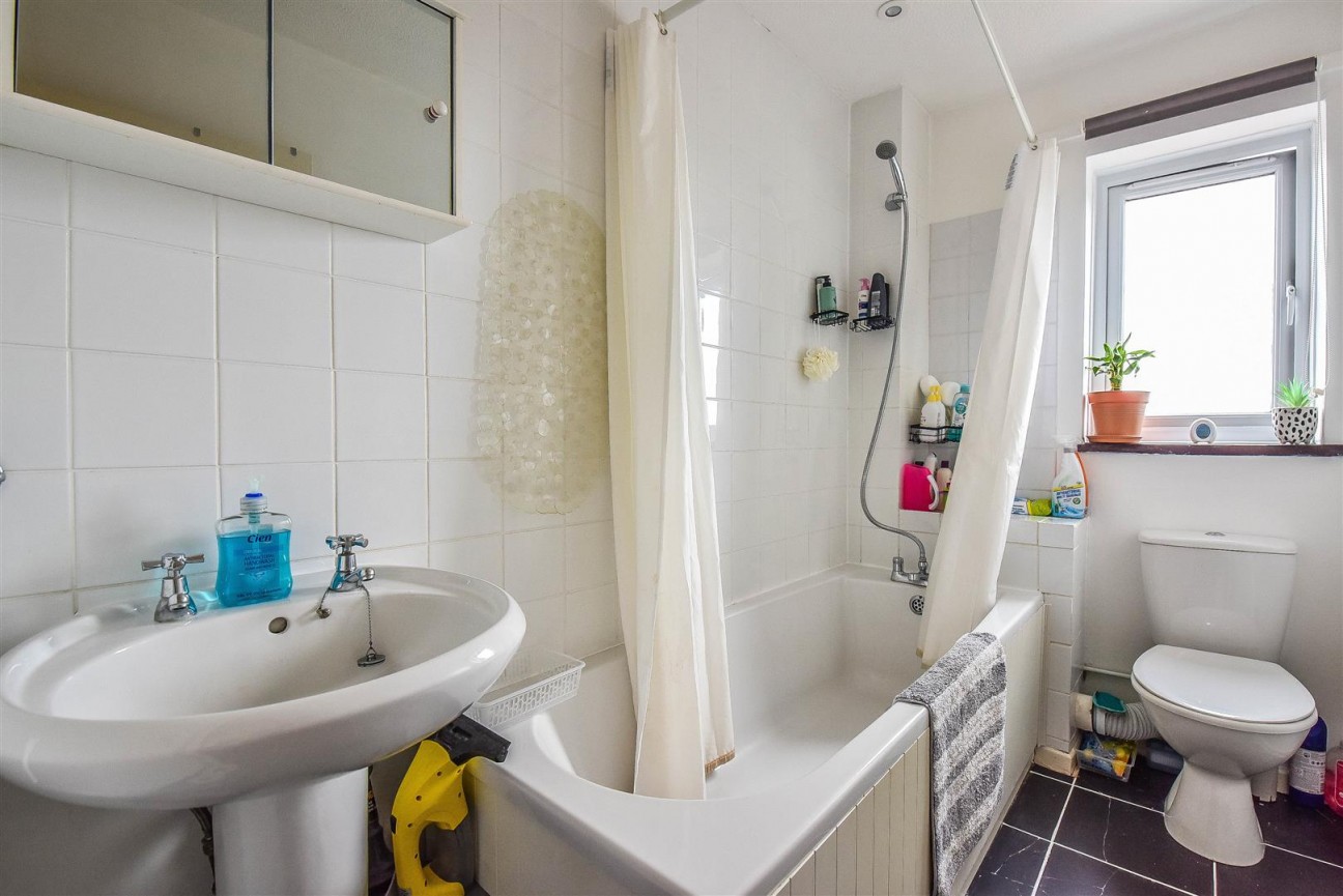 Larkrise, Cam, Dursley