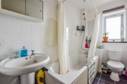 Larkrise, Cam, Dursley