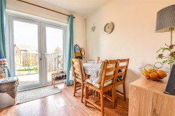 Larkrise, Cam, Dursley