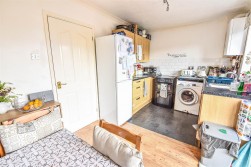 Larkrise, Cam, Dursley