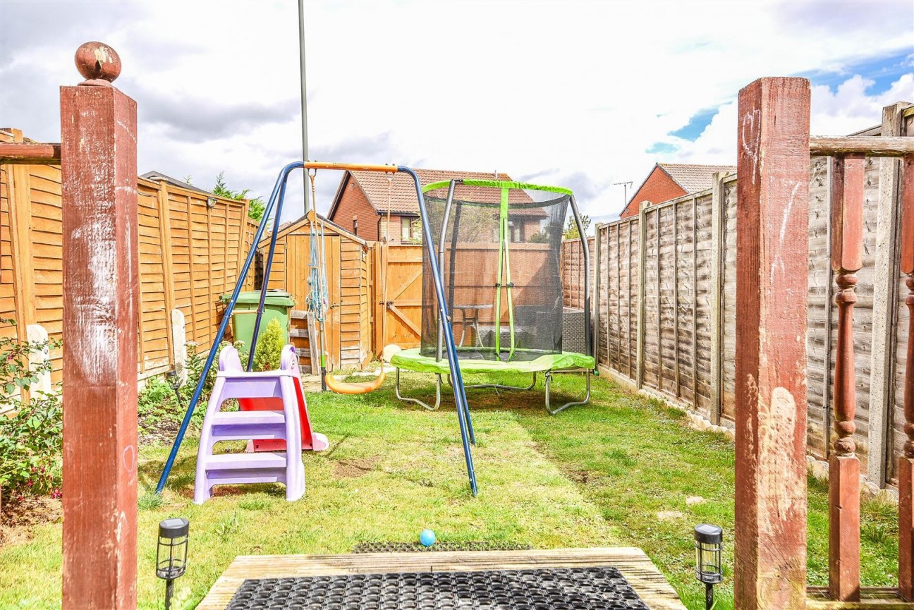 Larkrise, Cam, Dursley