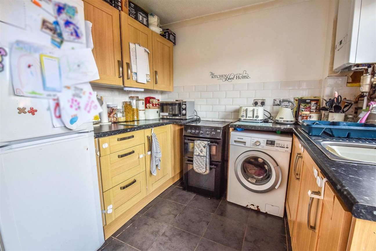 Larkrise, Cam, Dursley