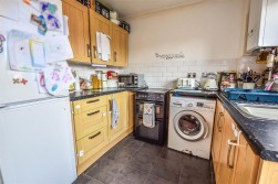 Larkrise, Cam, Dursley