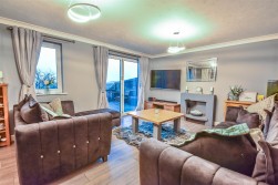 The Hawthorns, Cam, Dursley