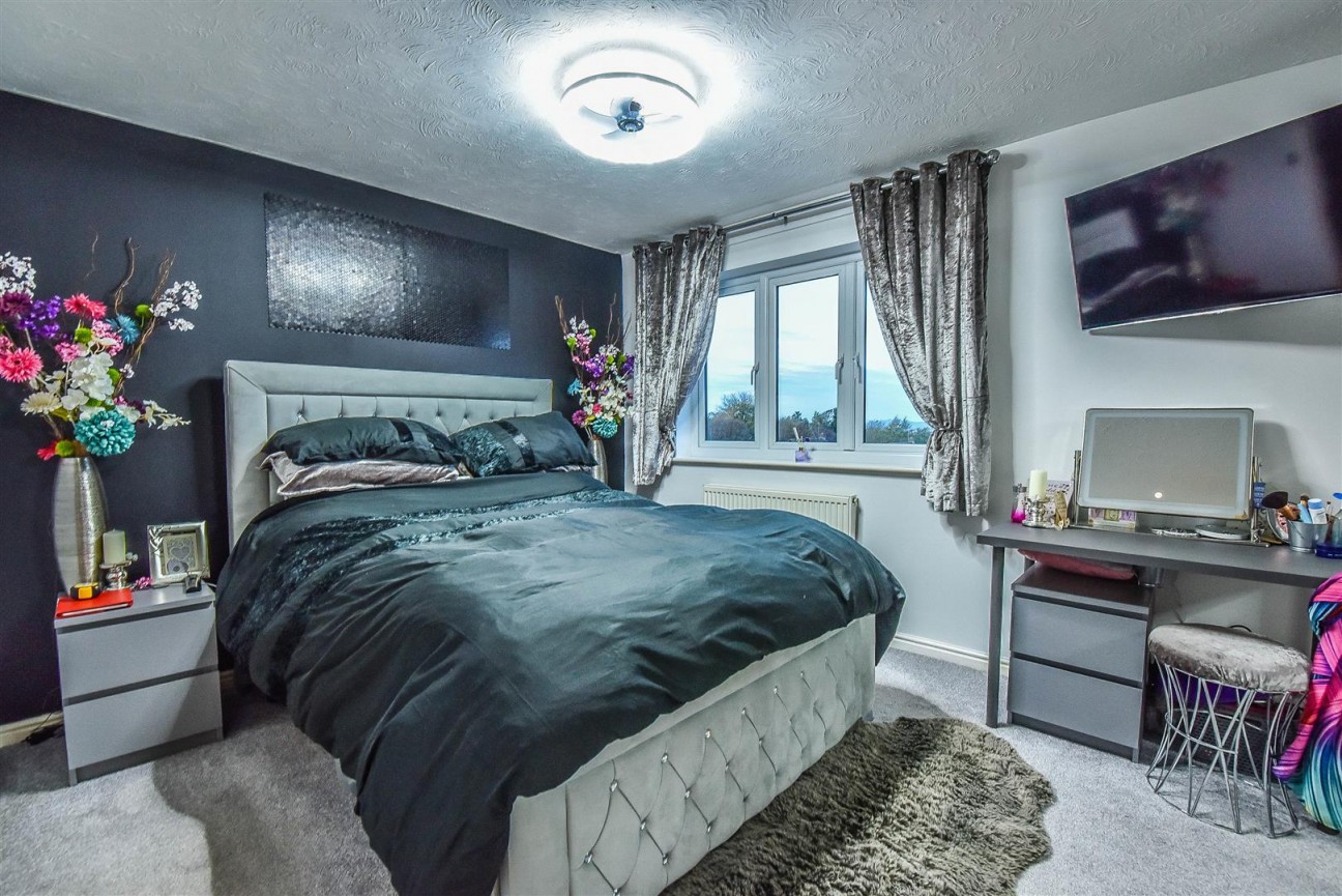 The Hawthorns, Cam, Dursley