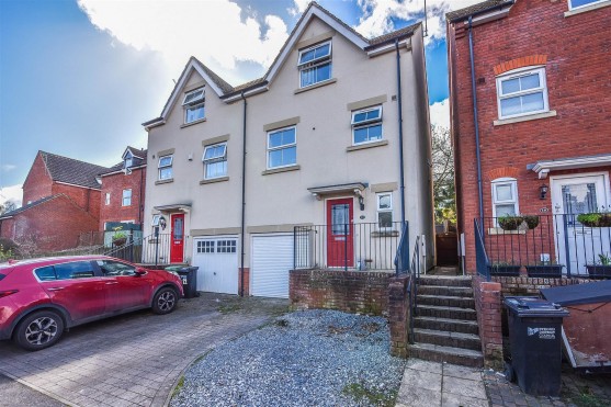 Brownings Lane, Dursley