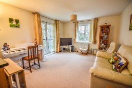 Alexandra Close, Dursley