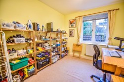 Alexandra Close, Dursley