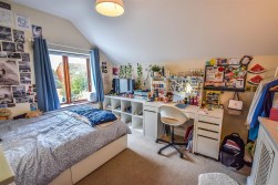 Dursley Road, Dursley