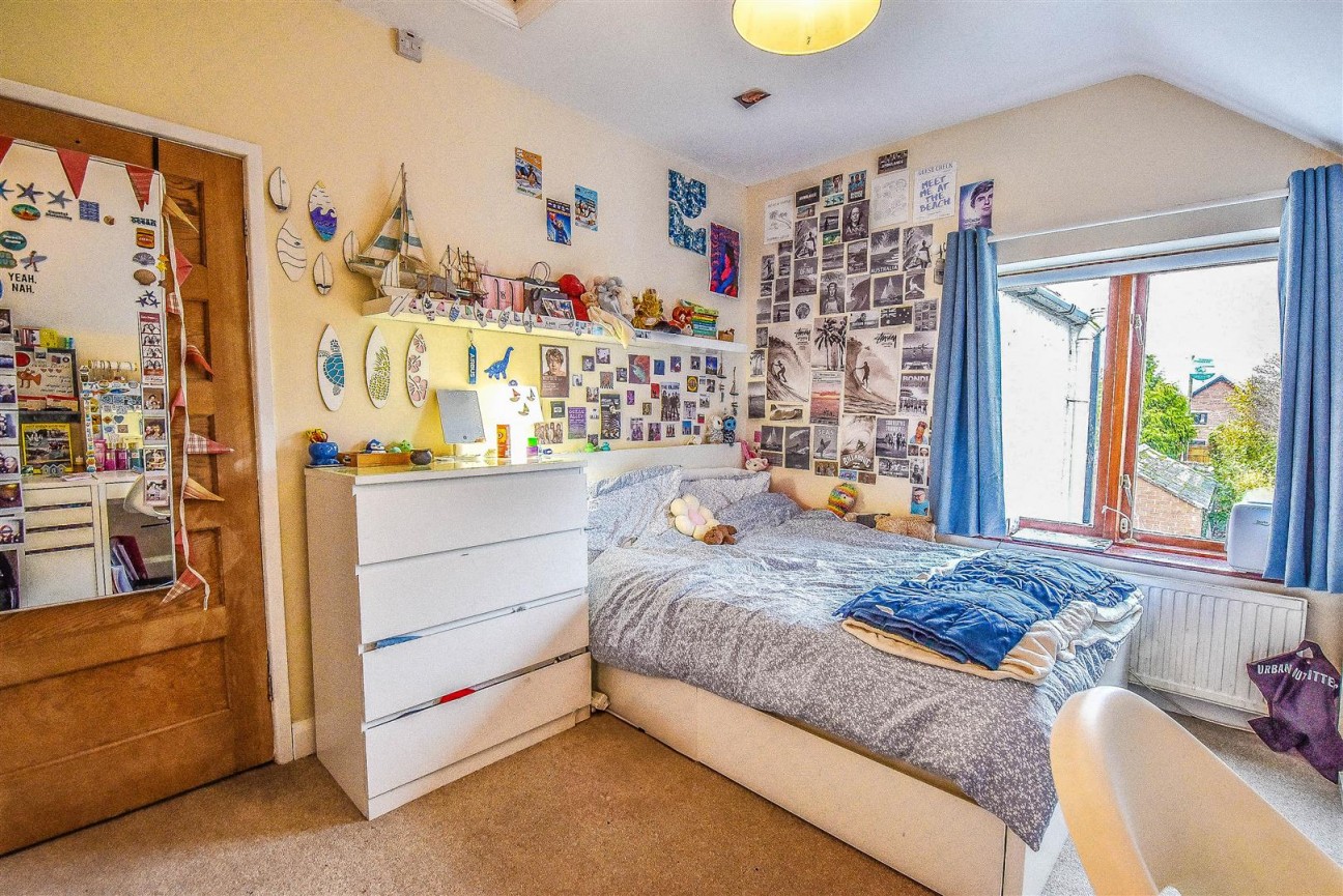 Dursley Road, Dursley