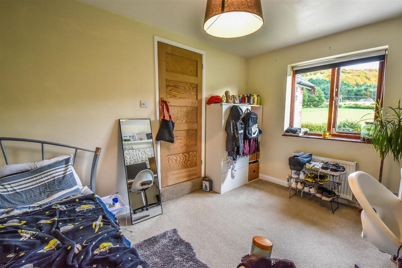 Dursley Road, Dursley