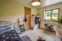 Dursley Road, Dursley