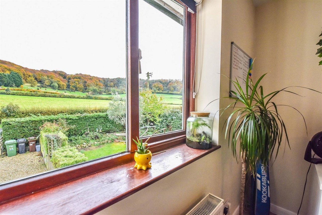 Dursley Road, Dursley